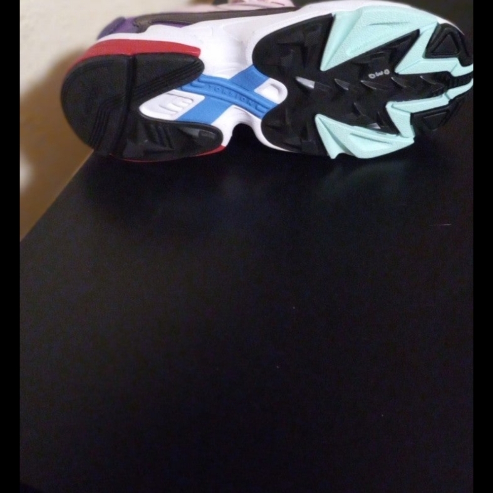 Nwt Adidas size 6.5 - Picture 2 of 4
